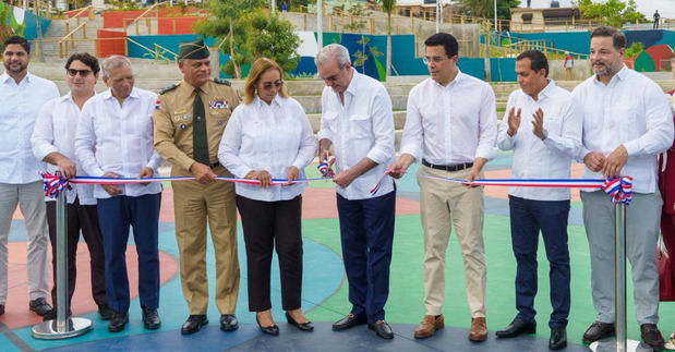 Abinader y Collado inauguran bulevar de la Salud en Haina con inversión de 165 millones de pesos.