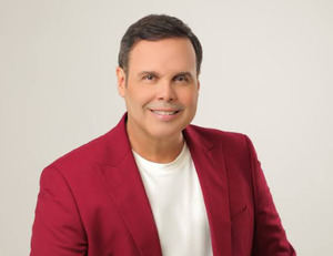 Frank Ceara revive el éxito del concierto “Íntimo” en Fiestas y Personalidades