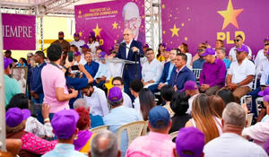 Danilo Medina asegura que el país atraviesa un proceso de retroceso en diversas áreas