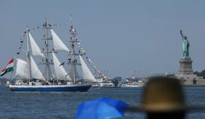 Nueva York celebra Independencia de EE.UU. con muestra de «poder» y desfile naval y aéreo