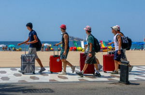 España espera este verano a 43 millones de turistas extranjeros, un 6 % más
