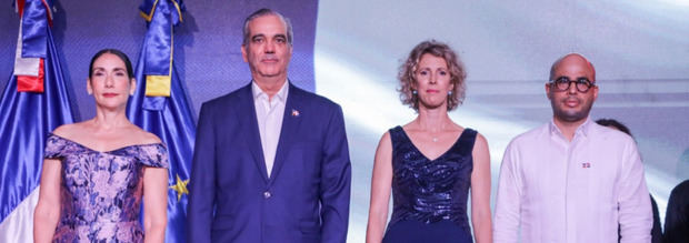 Presidente Abinader y primera dama participan en la celebración de la Fiesta Nacional de Francia.