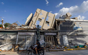 Aumentan a 4,930 los muertos por los terremotos del 24 junio en Venezuela