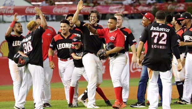 Los Leones apagan a las Estrellas en el béisbol dominicano.