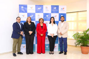 Rubi Bretón, Director de Investigación, Innovación y Emprendimiento; Damaris Peña, Coordinadora País de Manpowergroup Rep. Dom.;Josefina Pepín, Vicerrectora Académica de UNICDA; Natalia Vásquez, Gerente País de ManpowerGroup y Edwin Salazar, Decano de Servicios Estudiantiles.