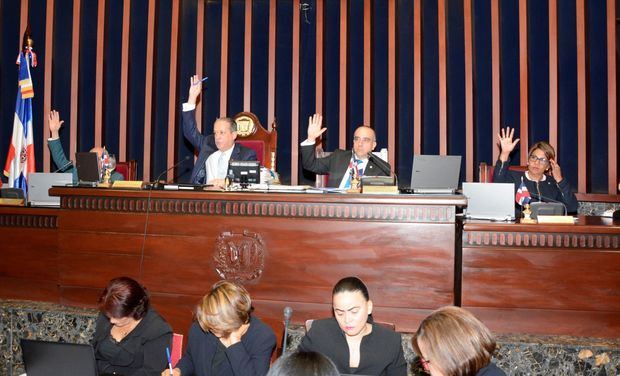 Senado aprueba en segunda lectura proyecto ley hoy en primera lectura el proyecto de ley que dispone la disolución del Instituto Dominicano de Seguros Sociales.