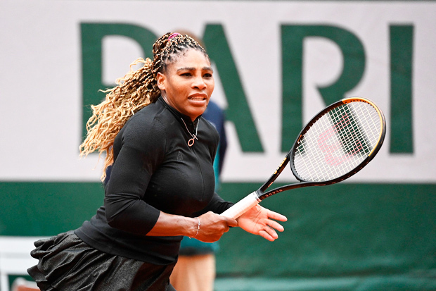 Serena Williams se retira del Abierto de Francia debido a una lesión en el tendón de Aquiles.