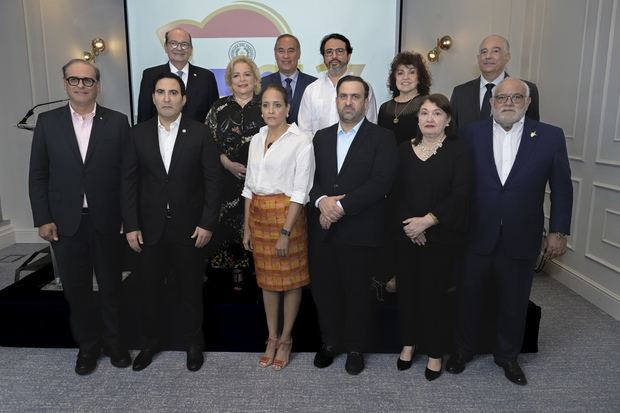 Presentan plancha para presidir la dirección del Cuerpo Consular.