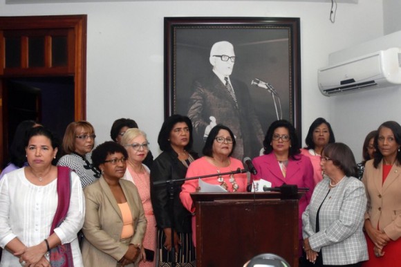 Mujeres del Partido de la Liberación Dominciana. 