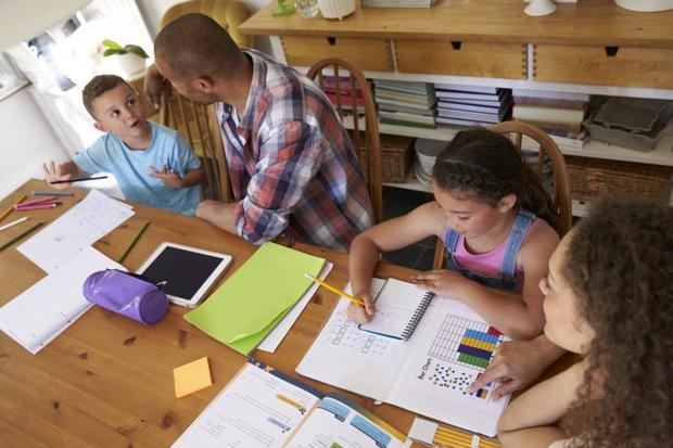 Los hogares dominicanos son aulas educativas debido a la pandemia del Covid-19.
