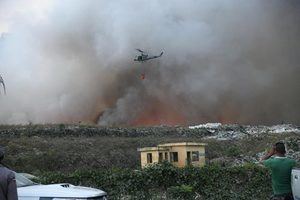 Leonel Fernández ofrece equipos para combatir incendio en el vertedero de Duquesa