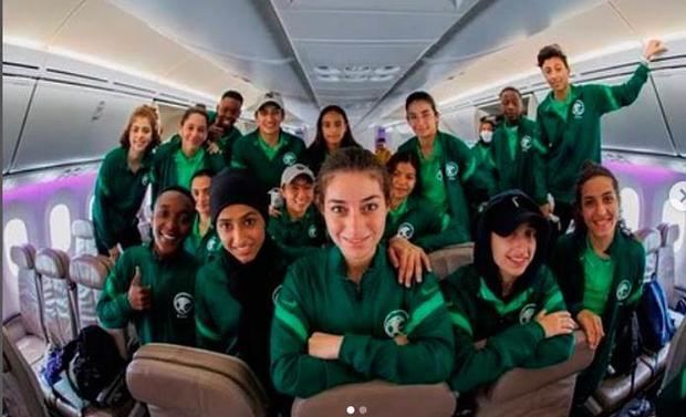 Equipo de la selección femenina saudí.