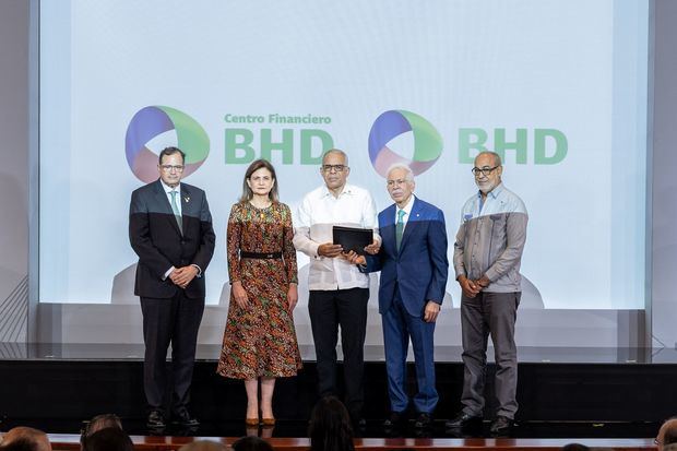 Steven Puig, Raquel Peña, Carlos Manuel Estrella, Luis Molina Achécar, Darío Fernández Morales.