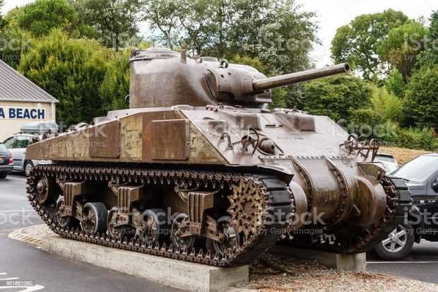 Tanque de guerra en el Altar de la Patria.