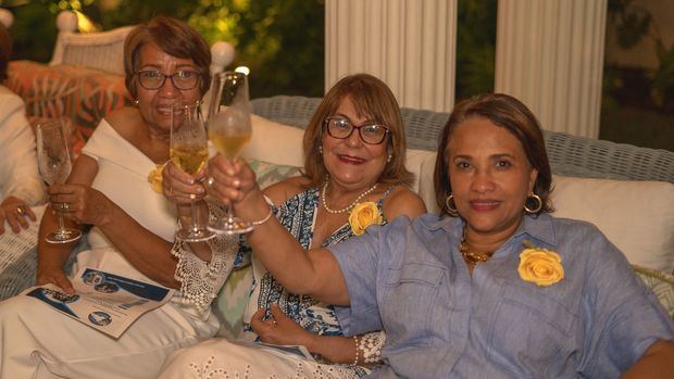 Teolinda Gil, Ileana Muñoz y Janet Pérez.