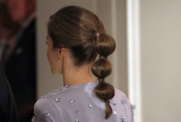 La última sorpresa estilística en el cabello de la reina Leticia 'buble ponytale'