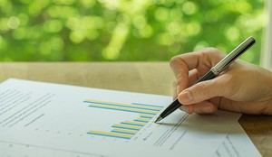 Mejora en la divulgación de impactos adversos por parte de participantes del mercado financiero, según las ESAs