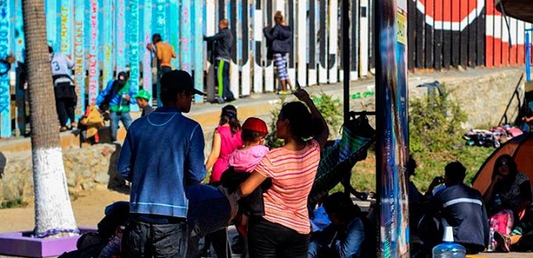 Migrantes centroamericanos en la frontera Tijuana- EE. UU. 