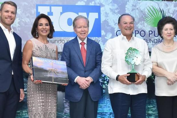 Esposos Rainieri ganan premio por apoyo al medioambiente