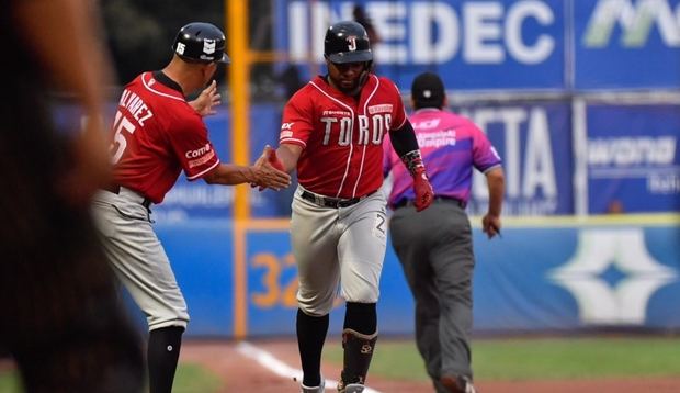 Toros se colocan a un juego del liderato en liga local.