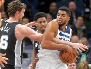 Karl-Anthony Towns anotó 14 y atrapó ocho rebotes en la NLB