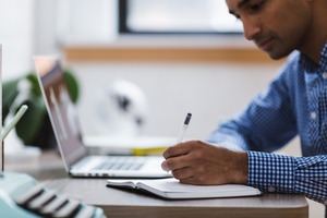 Alertan sobre el impacto de las emociones en el trabajo periodístico
 