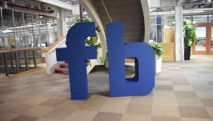 Facebook: su año crítico entre escándalos y despedidas