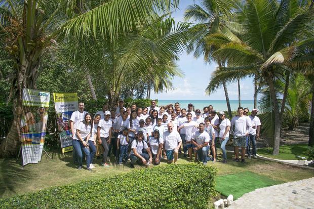 Turinter celebra el Mes de los Océanos con actividades por el cuidado del medio ambiente.