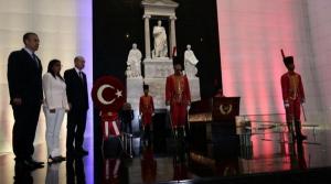 Presidente de Turquía presenta ofrenda ante restos del Libertador de Venezuela