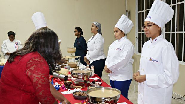 UCSD resalta valor cultural de gastronomía dominicana en festival concursantes.