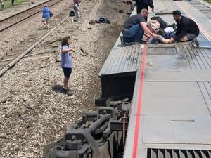 Al menos tres muertos por el descarrilamiento de un tren en EE.UU.