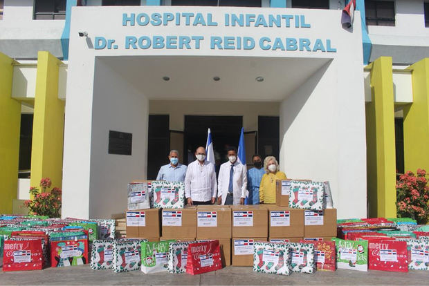 Embajador de Israel lleva juguetes a los niños del Hospital Infantil Dr. Robert Reid Cabral y de los Guandules.