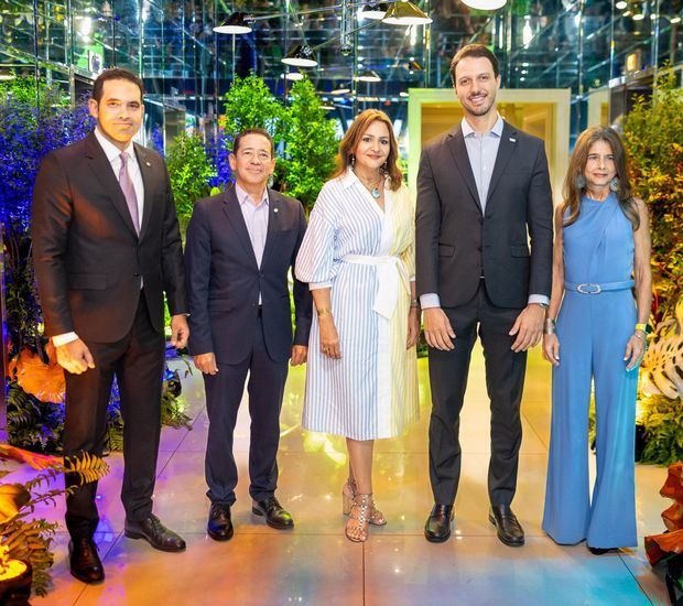 Alberto Mencia, Adrian Guzman, Josefina Gonzalez, Gustavo Turquía y Carolina Ureña.
