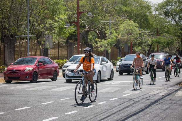 Santo Domingo en Bici es un colectivo ciudadano integrado por personas que usan la bicicleta como medio de transporte en la ciudad.