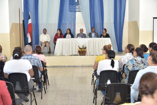 El Ministerio de Educación (MINERD) realiza en distintos puntos del país, una serie de encuentros con directores regionales, distritales y de centros educativos.