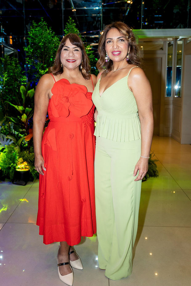 Elizabeth Perez y Anyeli Paez.