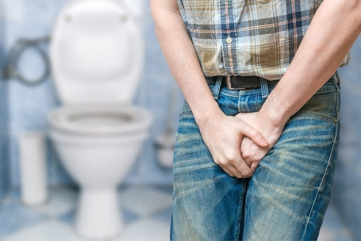 Las enfermedades de las vías urinarias afectan tanto a mujeres como a hombres.