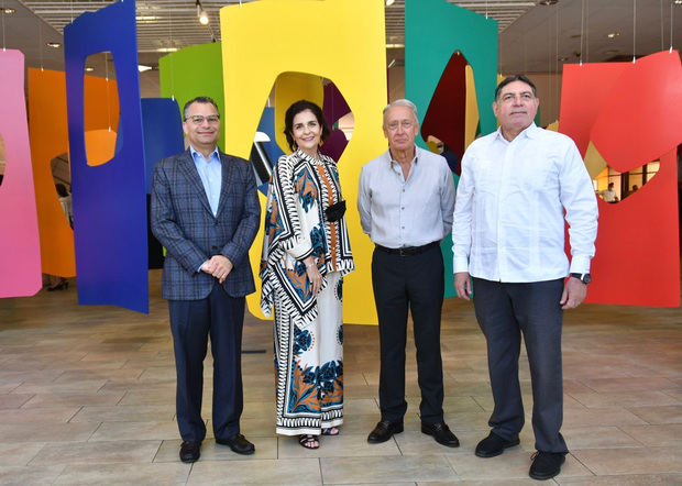 Alberto Cruz, María Amalia León, Fernando Varela y Gamal Michelén