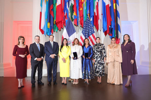 AMCHAMDR reconoce a dominicanos destacados en Estados Unidos durante Semana Dominicana.