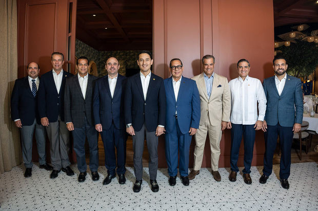 Jaime Vega, Eric Lembcke, Franklin Glass, Richard Ros, Manuel Trujillo, Efren Ortiz, Juan Garrigo, Hector Alvarez y Gabino Angeles.