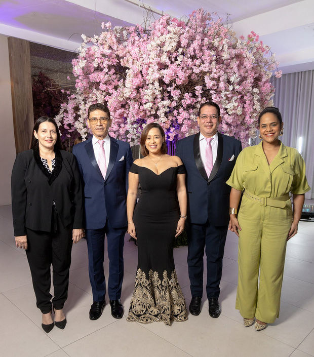 Yudy Nieves, Bismarck Morales, Jeaneldfred Beltre, Junior Jorge y Marcelle Landestoy.