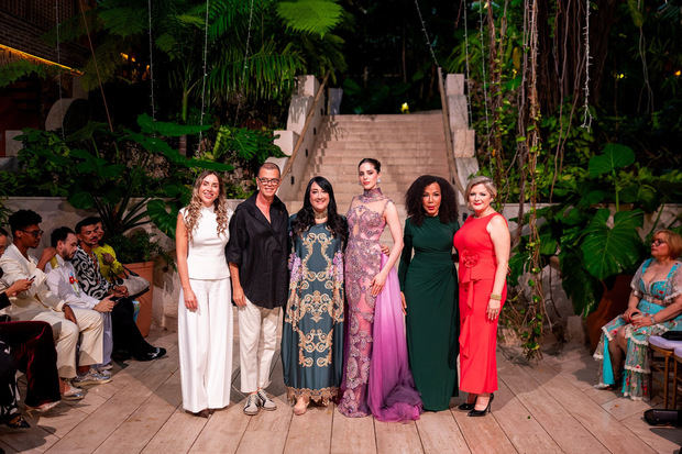 Marta Amengual, Sócrates McKinney, Giannina Azar, Fátima Bosch (Miss Universo), Magali Febles y María José Unda (vicepresidenta Miss Universo).
