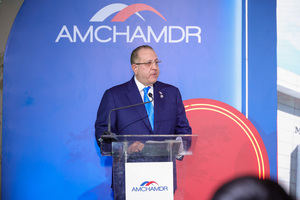 Magín Díaz resalta compromiso del Gobierno dominicano con el crecimiento económico en almuerzo de Amchamdr