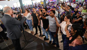 Danilo Medina critica la falta de un plan gubernamental ante la crisis internacional