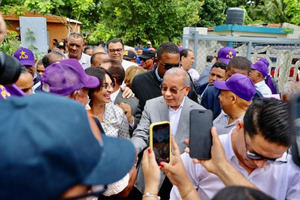 Danilo Medina califica de sospechosa la suspensión de encuestas políticas por la JCE