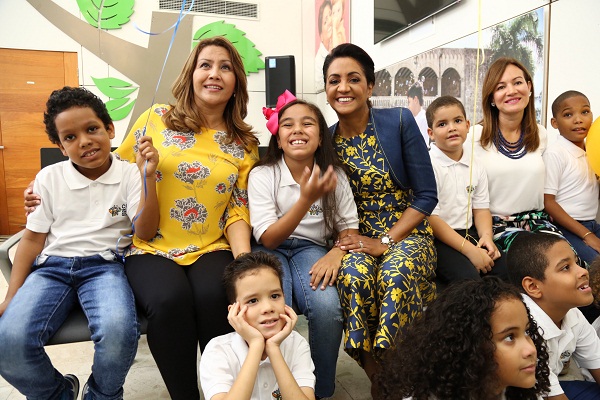 Primera Dama de Guatemala en visita al CAID