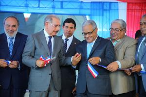 Danilo Medina entrega el nuevo hospital municipal en Cabral