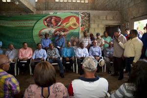 Gobierno apoyará siembra de café, aguacate y mango en Pedernales