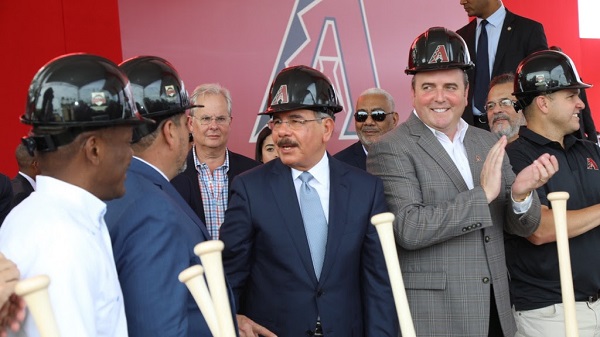 Danilo Medina y autoridades del Arizona Diamondbacks 