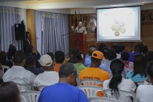 Autoridades y familias de Azua conocen funcionamiento del CAID San Juan